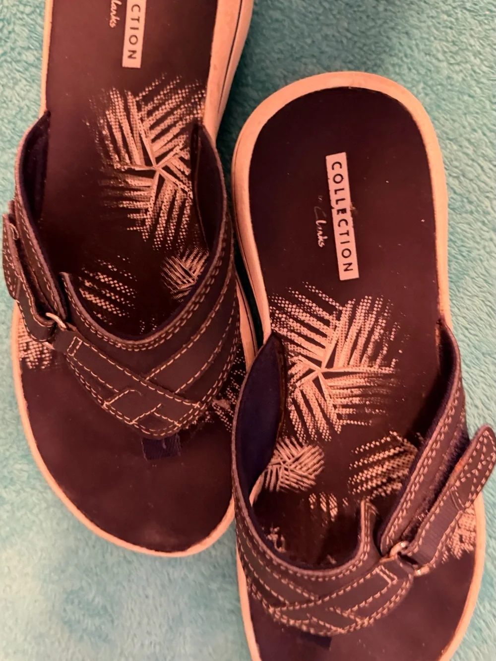 Collection B Navy and Tan Women's Slide Sandals
